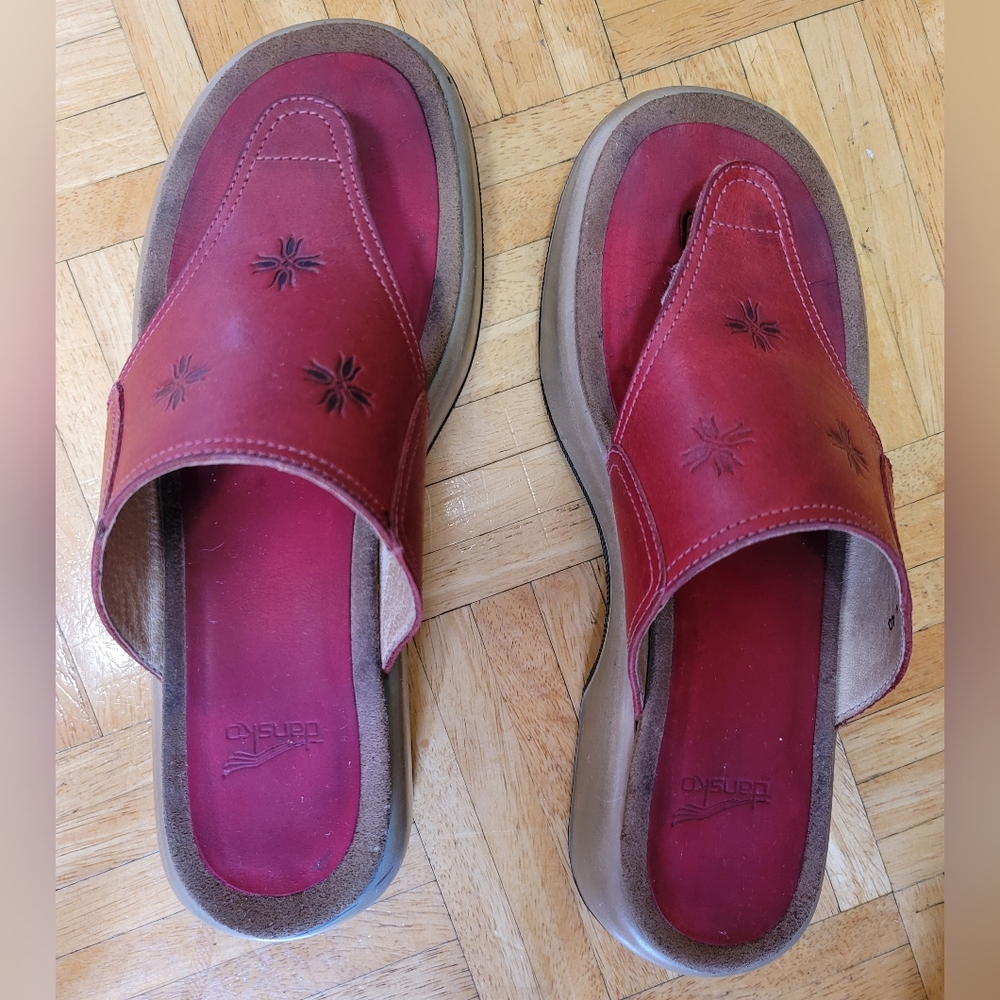 Dansko Low Heel Thong Sandals- Size 40